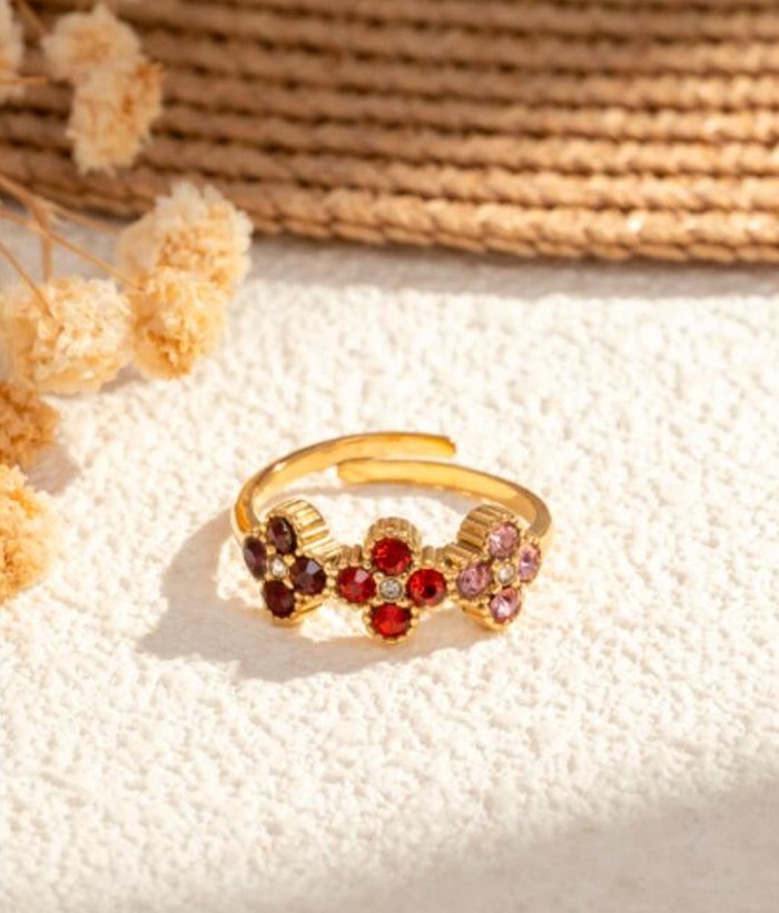 Flora rose - Maison Mya, bague ajustable trois fleurs serties de cristaux - acier doré