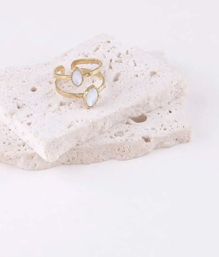 Iris — Mirajewelle, bague double anneau martelé deux marquises — acier doré