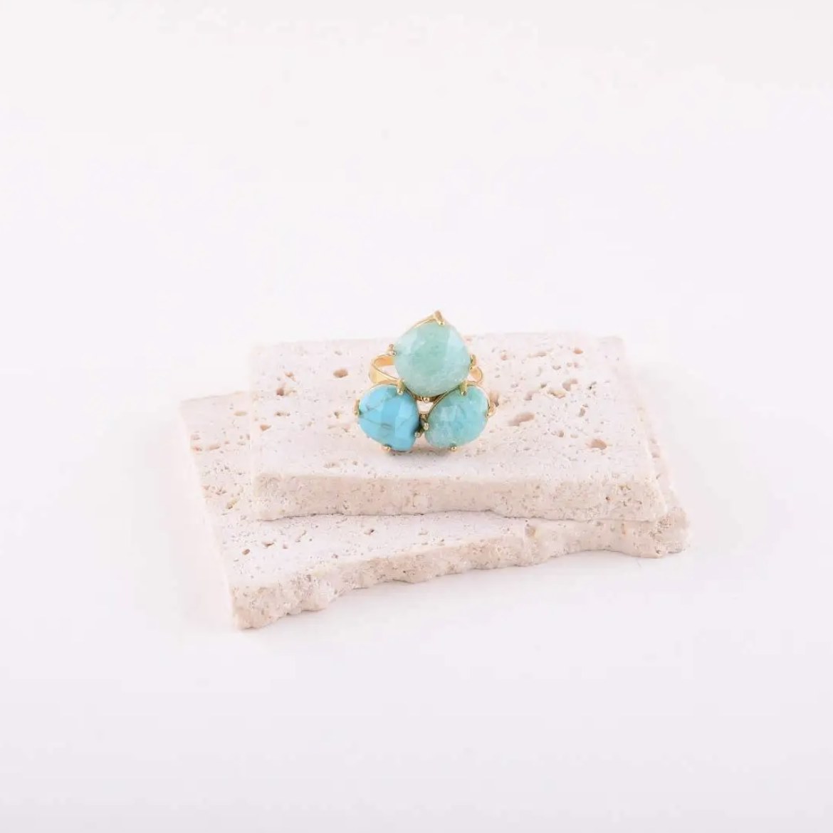 Opaline — Mirajewelle, bague trois pierres cabochon — acier doré