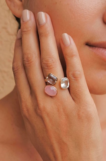 Mia — Mirajewelle, bague trois pierres cabochons — acier doré