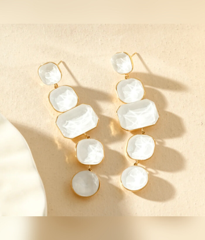 Albâtre — Mirajewelle, boucles pendantes longues quatre cabochons nacre — acier doré