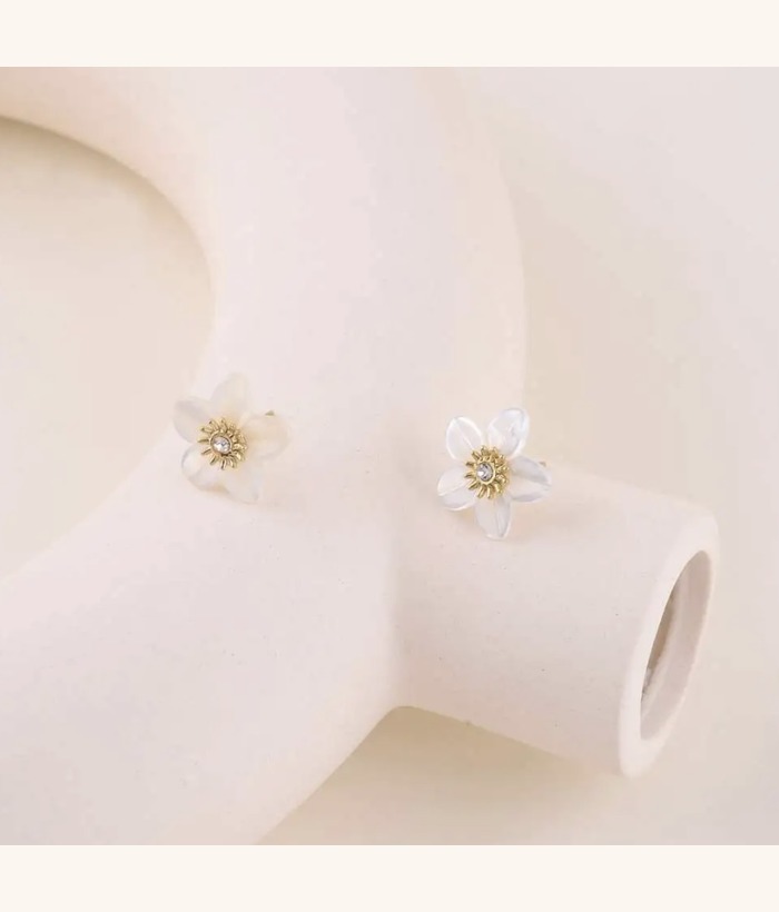 Pétale — Mirajewelle, boucles puces fleur nacre — acier doré