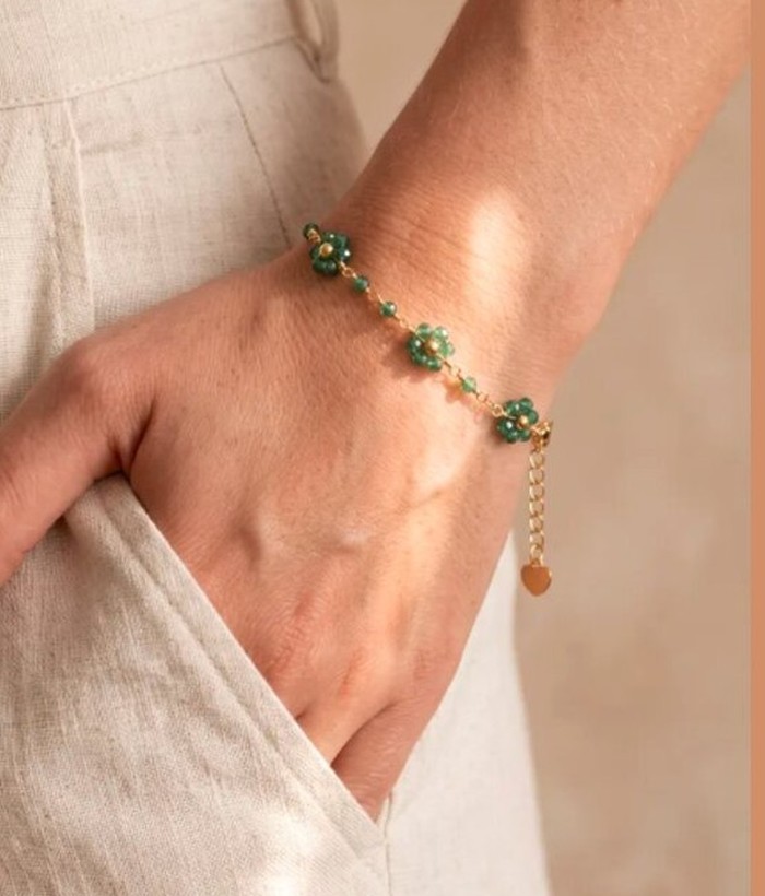 Capucine - Maison Mya, bracelet chaîne fine fleurs vertes - acier doré