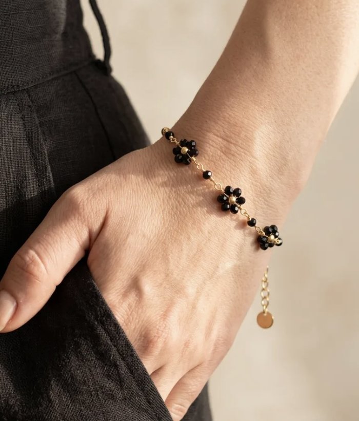 Flore — Mirajewelle, bracelet chaîne fine à fleurs perlées — acier doré