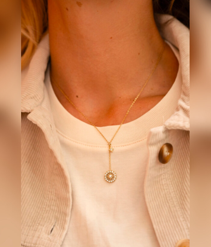Aura — Mirajewelle, collier lariat Y médaillon rosace pavé de strass — acier doré