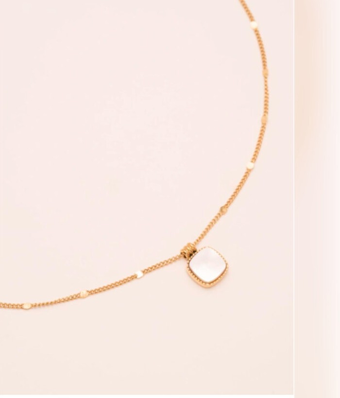 Écrin - Maison Mya, collier chaîne satellite pendentif carré - acier doré