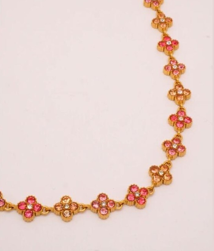 Flora blush - Maison Mya, collier fleurs serties de cristaux blush - acier doré
